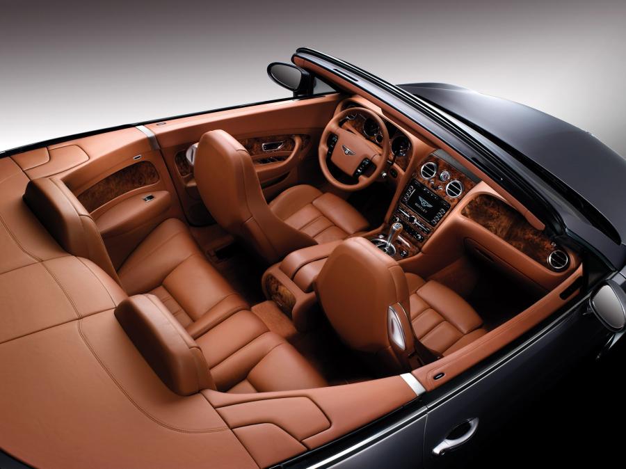 Интерьер Bentley Continental GTC 2006 года  (фото 7 из 34)